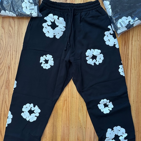 Denim Tears Cotton Wreath Sweatpants Black Size S M L - Picture 1 of 9